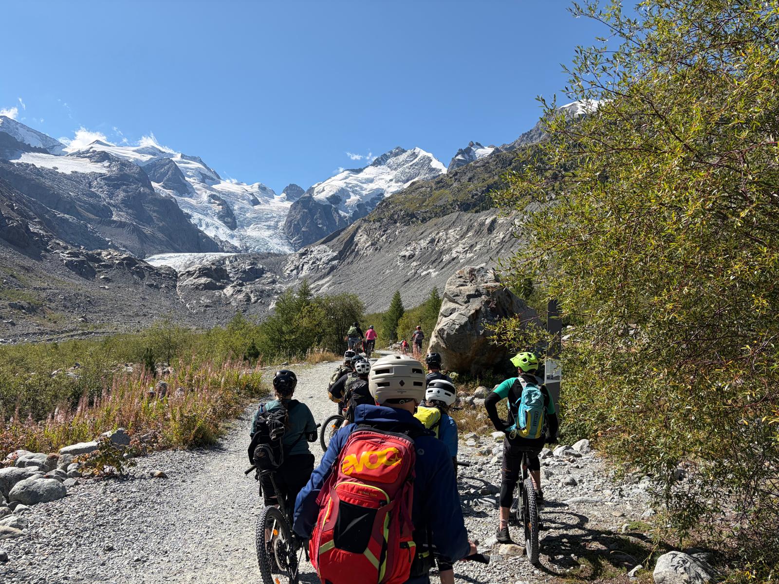 Biker nel paesaggio alpino del Morteratsch